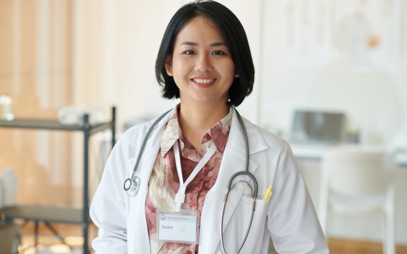 Sau 2 – 3 năm kinh nghiệm Mức thu nhập của Cao đẳng ngành Y sĩ đa khoa ổn định hơn