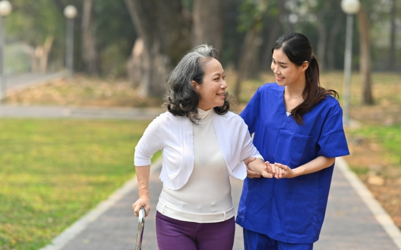 Có nên chọn Cao đẳng ngành Điều dưỡng vì lương?