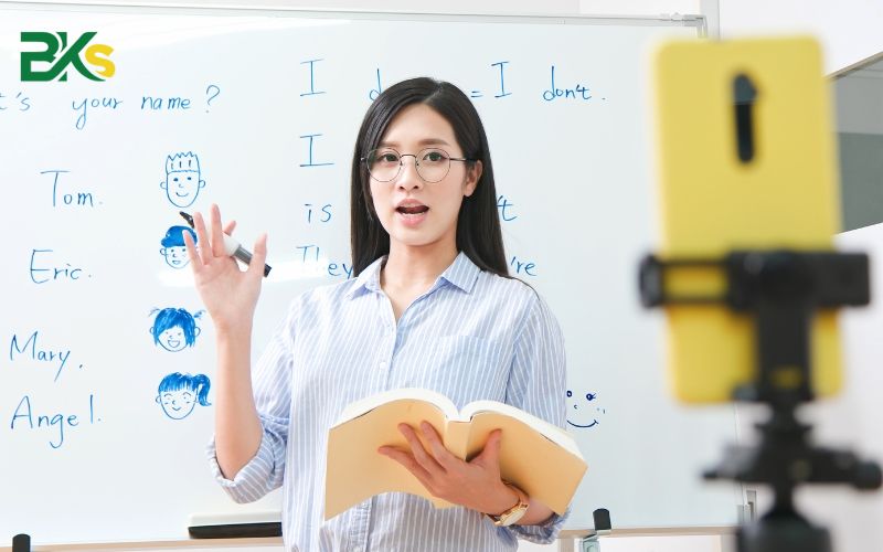 Đối tượng nào nên học Văn bằng 2 Cao đẳng Tiếng Anh?