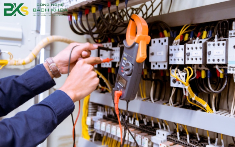 Chương trình đào tạo Trung cấp Điện công nghiệp tại Trường Công Nghệ Bách Khoa