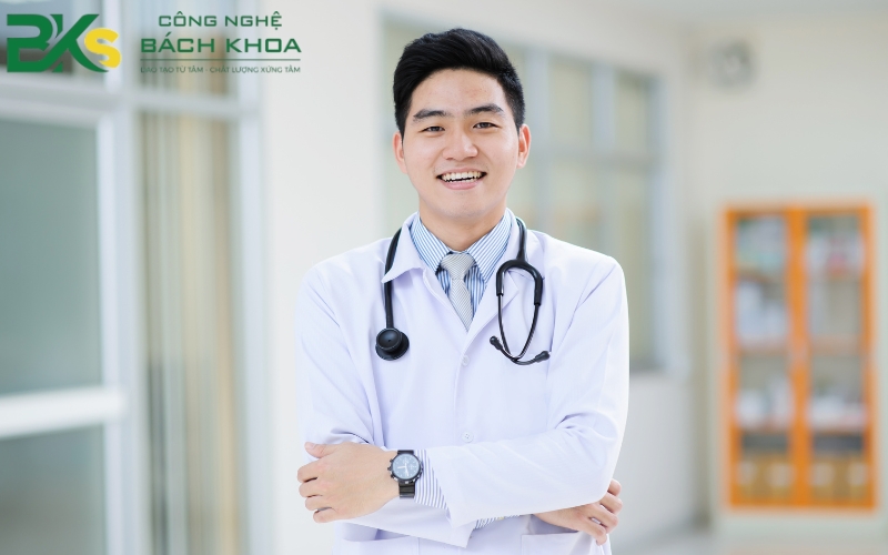 Thời gian học Cao đẳng Y sĩ đa khoa bao lâu? Mức học phí bao nhiêu?