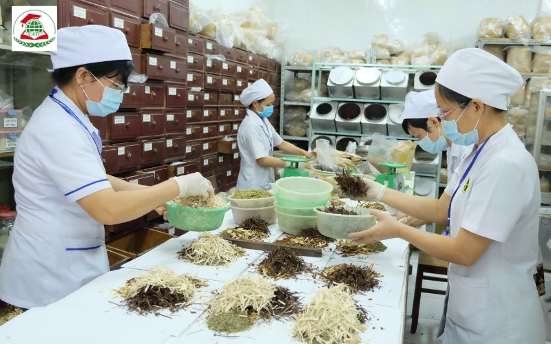 Ai phù hợp để học Trung cấp Y học cổ truyền Từ xa
