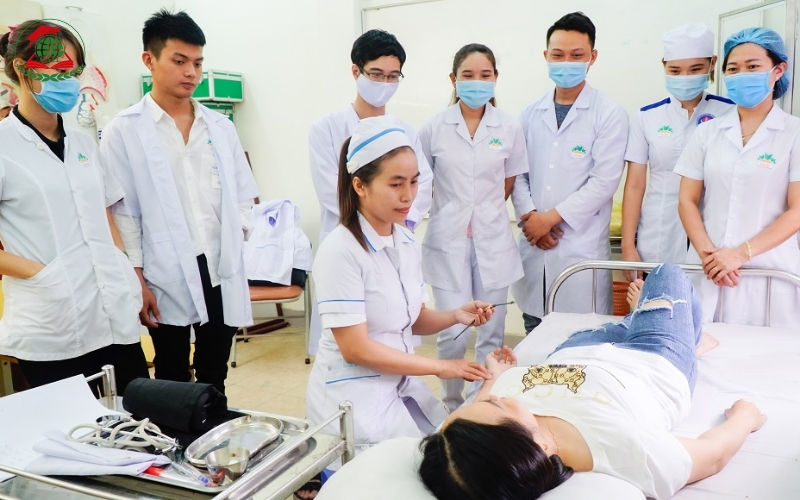Cơ hội việc làm dành cho Trung cấp Y sĩ đa khoa Từ xa
