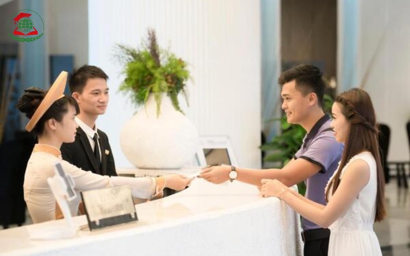 Những thách thức và ưu điểm khi học Trung cấp Quản trị khách sạn