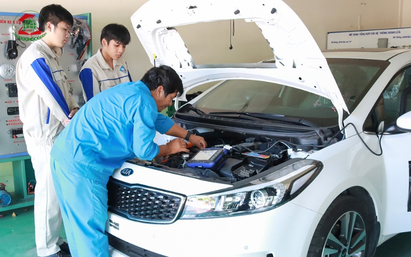 Trung cấp Công nghệ ô tô được học những gì?