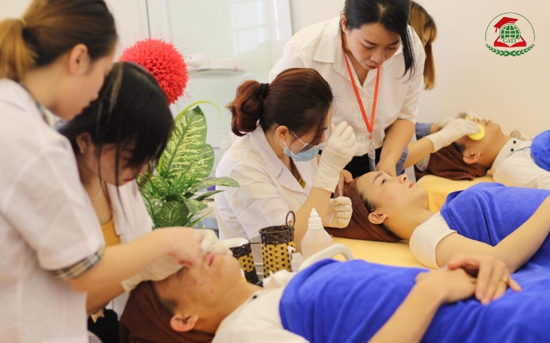 Lý do nên chọn học Cao đẳng Chăm sóc sắc đẹp chính quy
