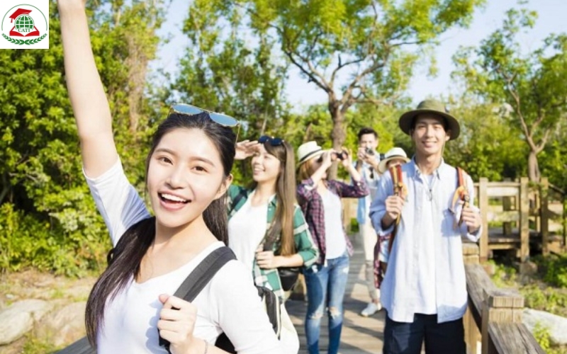 Học Trung cấp ngành Hướng dẫn du lịch có dễ xin việc không?