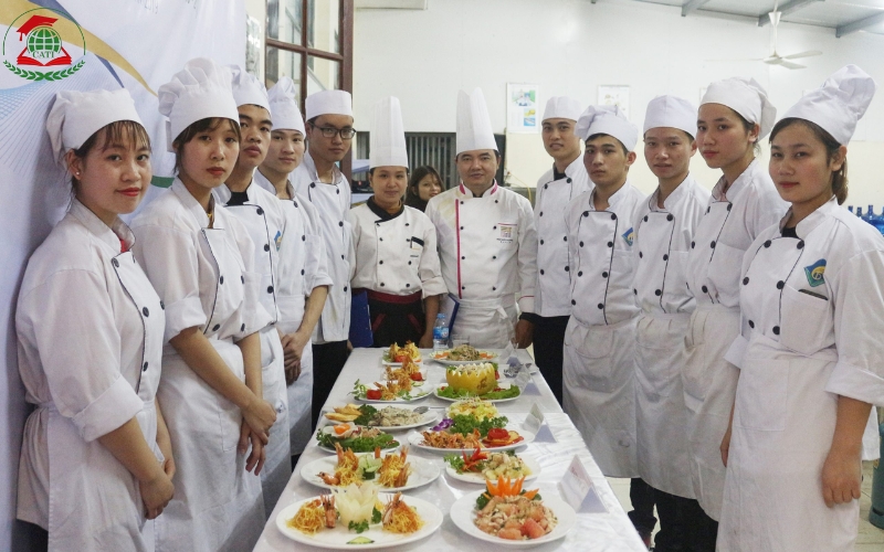 Sau khi tốt nghiệp Trung cấp Kỹ thuật chế biến món ăn ra làm gì?