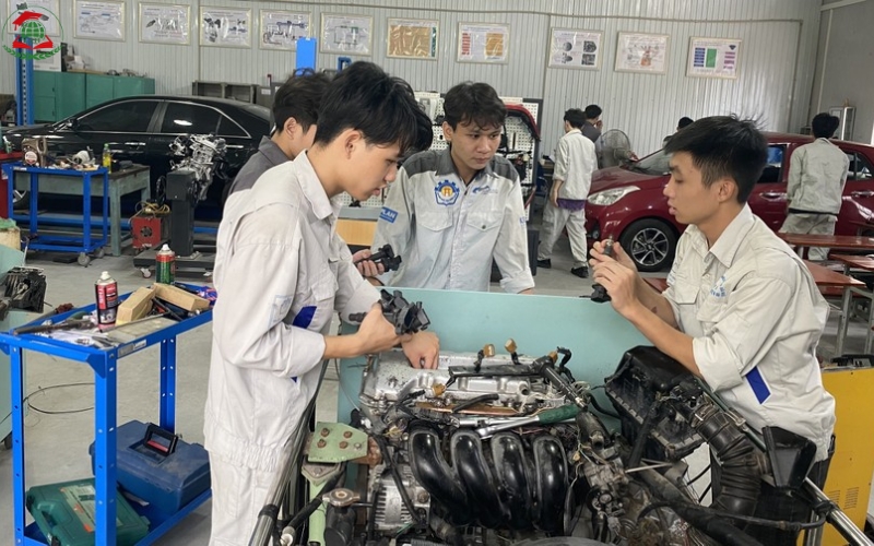 Học Trung cấp Công nghệ ô tô Cấp tốc ở đâu uy tín?