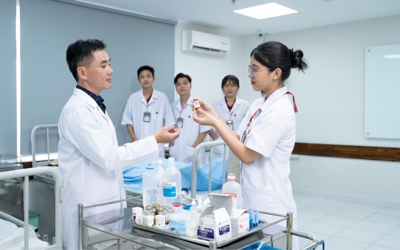 Học Trung cấp Điều dưỡng chính quy tại Học viện Cati