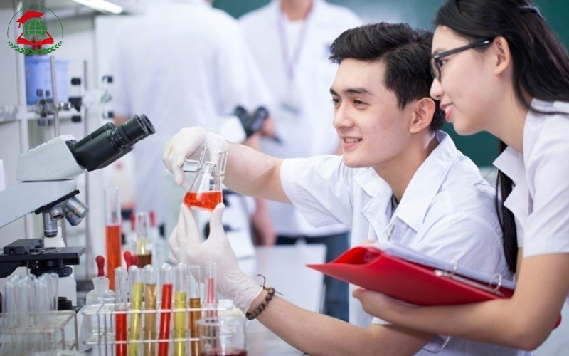 Học Trung cấp Dược chính quy ở đâu uy tín nhất?