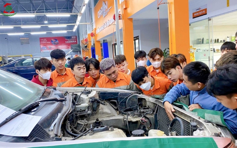 Mức lương Trung cấp Công nghệ ô tô Cấp tốc mới ra trường bao nhiêu?