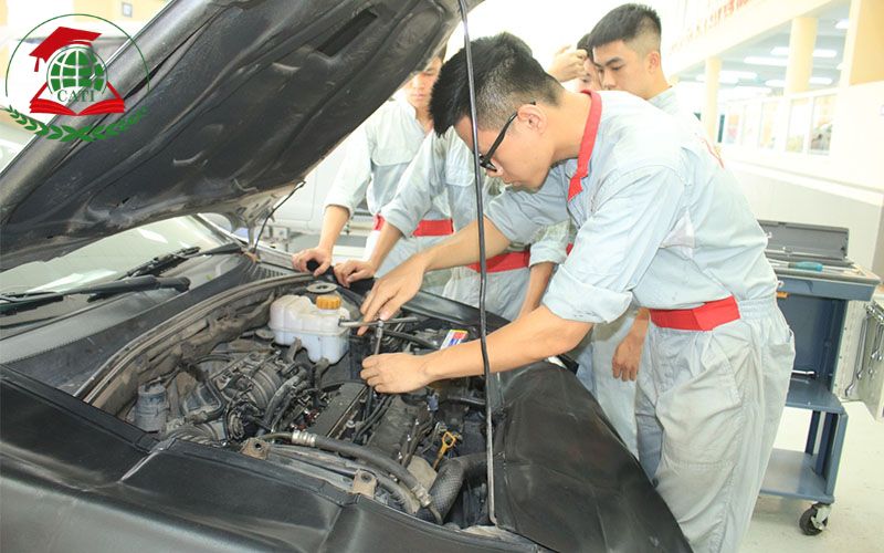 Làm ở đâu sau khi học xong Trung cấp Công nghệ ô tô Cấp tốc?