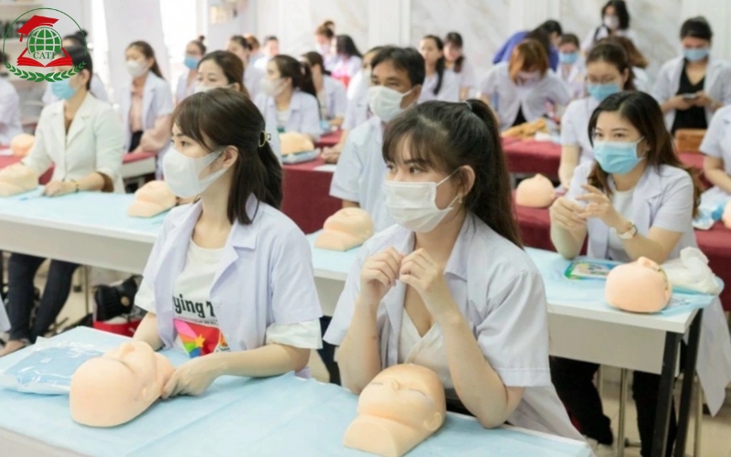 Học Trung cấp Chăm sóc sắc đẹp ra trường làm những việc gì?