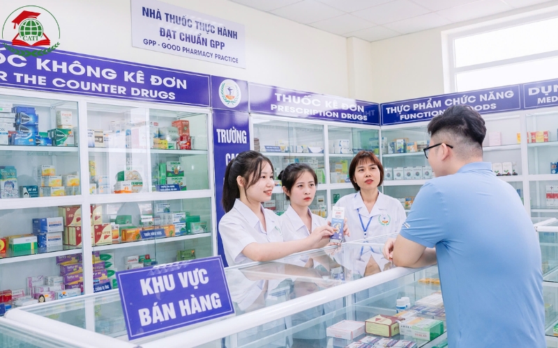 Học Trung cấp Dược Cấp Tốc và học trực tiếp khác nhau điểm gì?