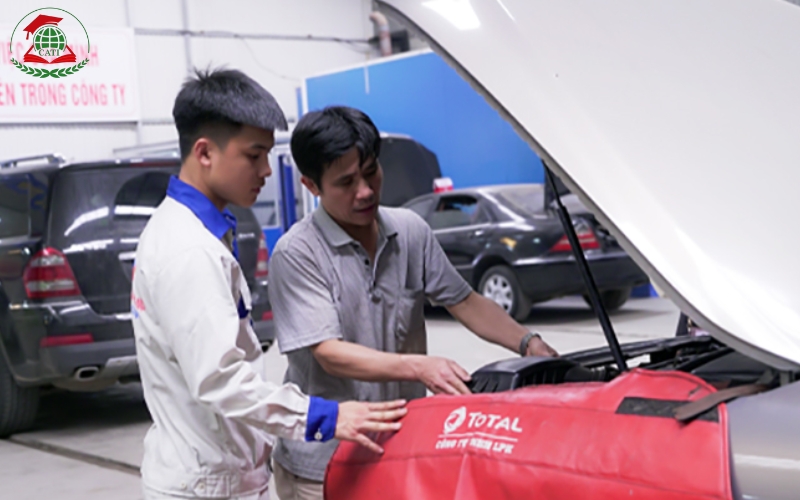 Triển vọng và xu hướng phát triển khi học Trung cấp Công nghệ ô tô