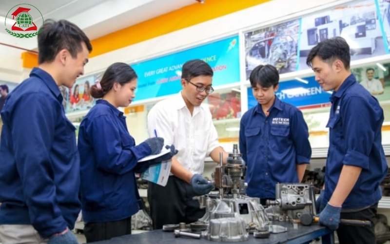 Trung cấp Công nghệ Ô tô là gì?