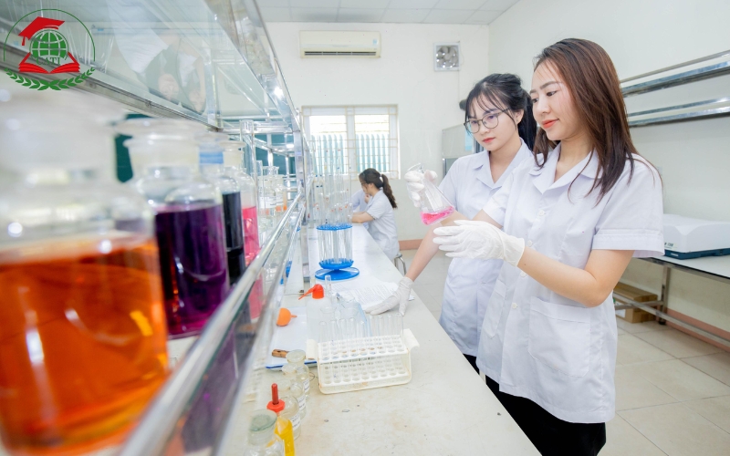 Địa điểm học Trung cấp Dược online uy tín?