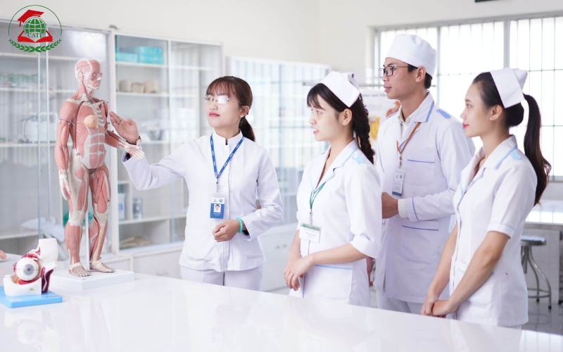 Tại Học viện Cati học phí Trung cấp Điều dưỡng vừa học vừa làm bao nhiêu?