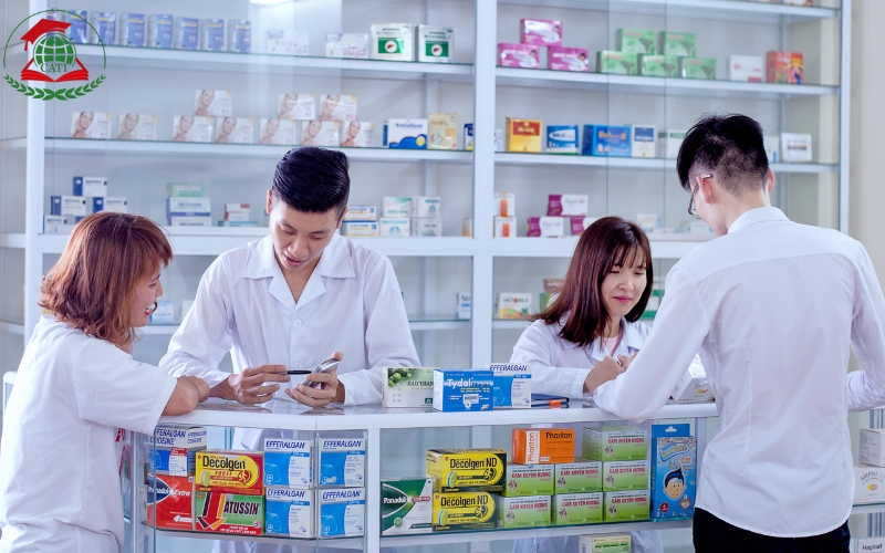 Học Trung cấp Dược chính quy hiện nay có ổn không?