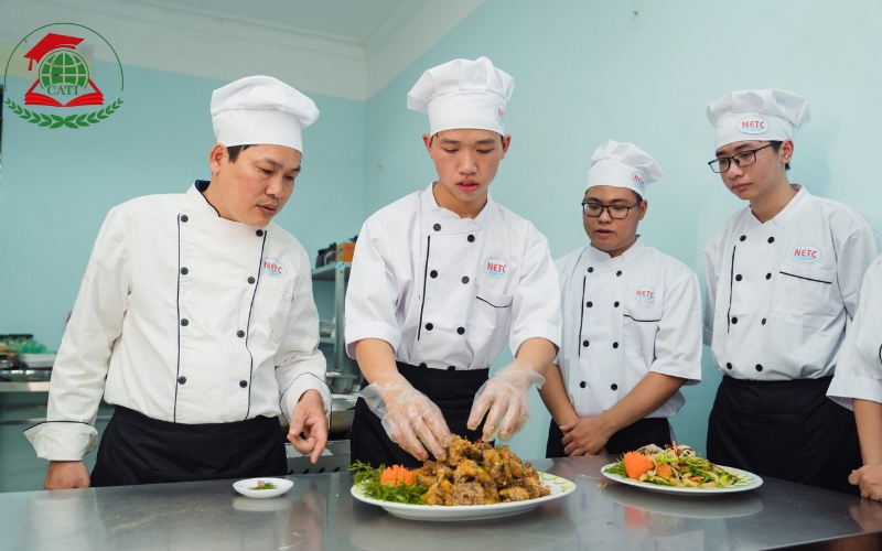 Học Trung cấp ngành Kỹ thuật chế biến món ăn ở đâu giá rẻ?