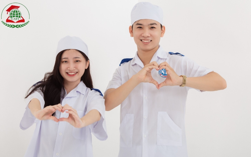 Học Trung cấp Y sĩ ra trường có dễ xin việc không?