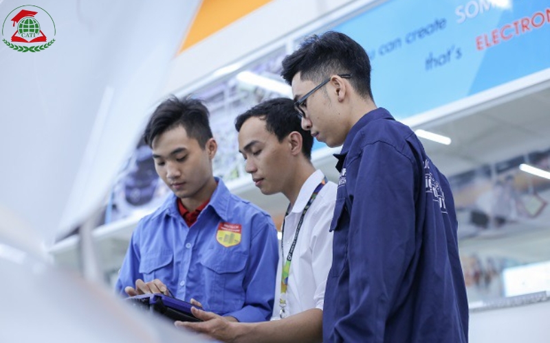 Đối tượng nào phù hợp học Văn bằng 2 ngành Công nghệ ô tô?