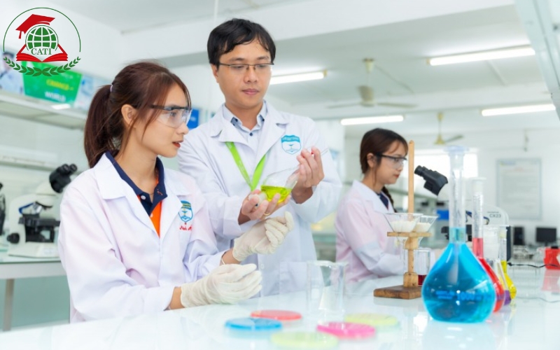 Học phí liên thông Cao đẳng Dược trực tuyến có cao không?