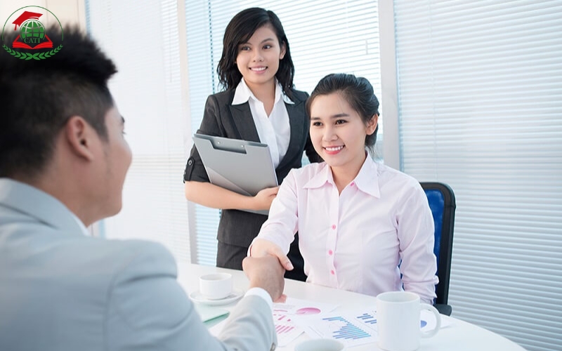 Học online Trung cấp Quản trị kinh doanh là gì? Có phù hợp người đi làm không?