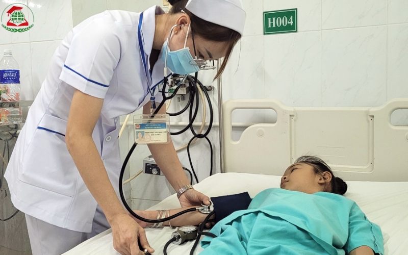 Học phí học online Trung cấp Điều dưỡng bao nhiêu