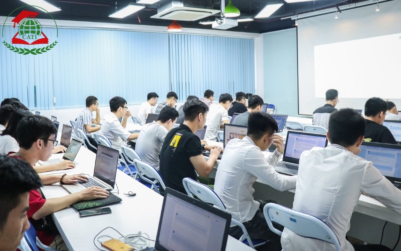 Những thắc mắc thường gặp khi chọn trường đào tạo Trung cấp Công nghệ thông tin