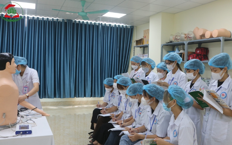 Lịch học từ xa ngành Y sĩ đa khoa phù hợp người bận rộn