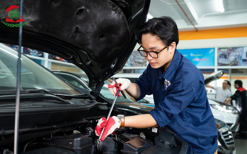 Tại sao học từ xa ngành Công nghệ ô tô đang là xu hướng?