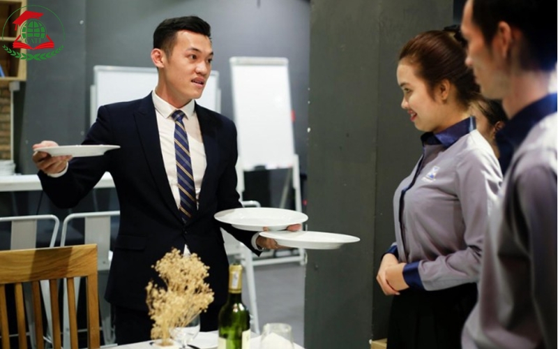 Vì sao nhiều người chọn học từ xa ngành Quản trị khách sạn?
