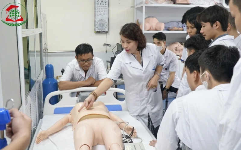 Cơ hội việc làm sau khi tốt nghiệp Văn bằng 2 Trung cấp Điều dưỡng hệ Từ xa