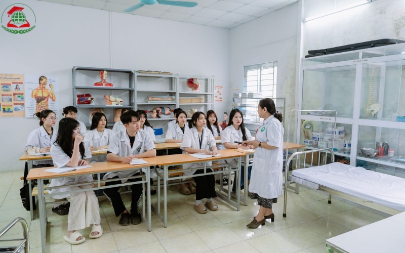 Học xong Văn bằng 2 ngành Y sĩ đa khoa hệ Từ xa ra làm gì?