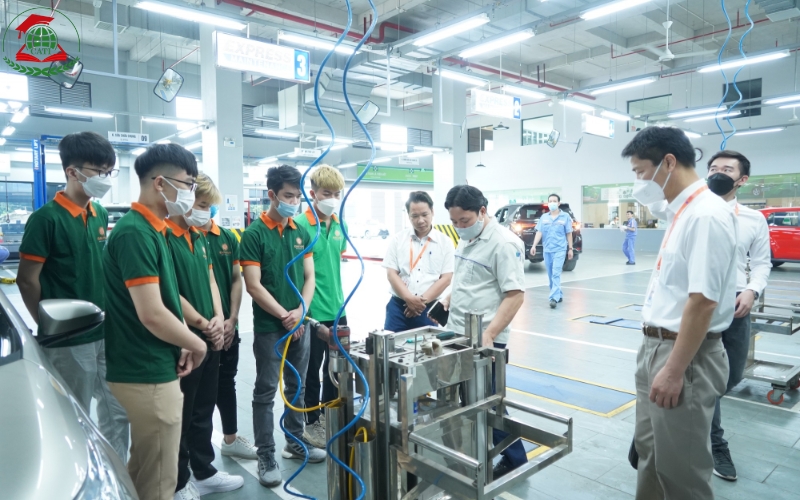 Văn bằng 2 ngành Công nghệ ô tô hệ từ xa là gì?
