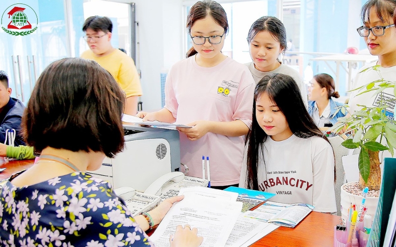 Các khoản lệ phí hành chính và chính sách thực tập tốt nghiệp