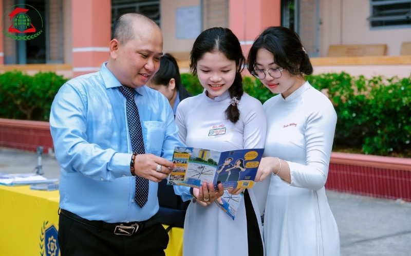 Học phí trường Cao đẳng xét học bạ có thực sự rẻ không?