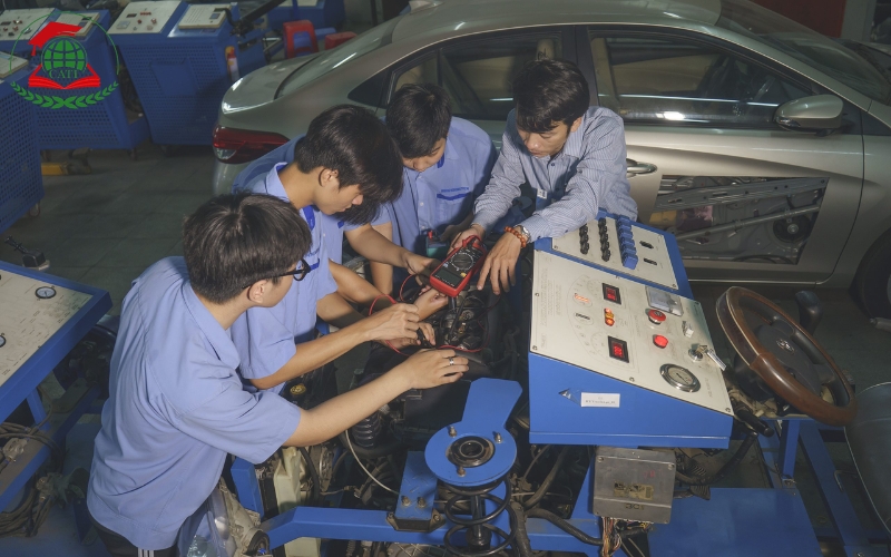 Học Trung cấp Công nghệ ô tô học cuối tuần có được cấp bằng chính quy không?