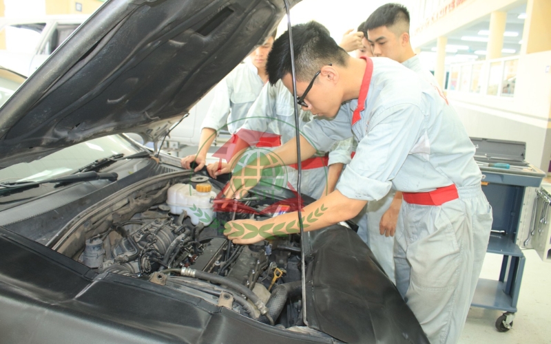 Học ngành Công nghệ ô tô bằng học bạ mất bao lâu?