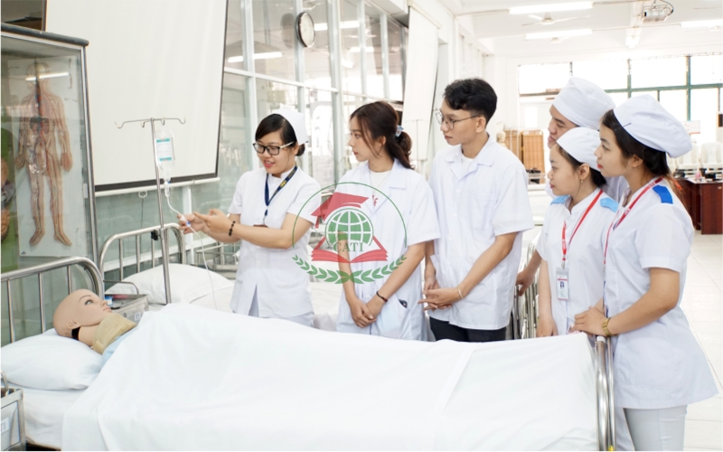 Vì sao nhiều bạn chọn xét học bạ ngành Điều dưỡng?