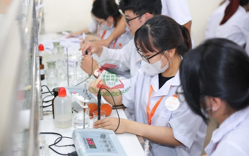 Học Trung cấp Dược trực tuyến có cần đến trường không?