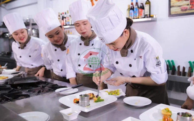 Người mới bắt đầu học Trung cấp Nấu ăn sẽ học những gì?