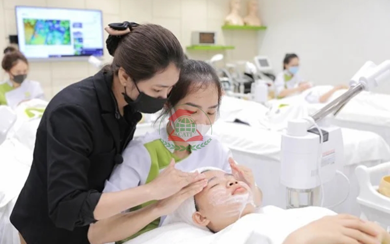 Muốn học Trung cấp Chăm sóc sắc đẹp từ xa cần đáp ứng điều kiện gì?